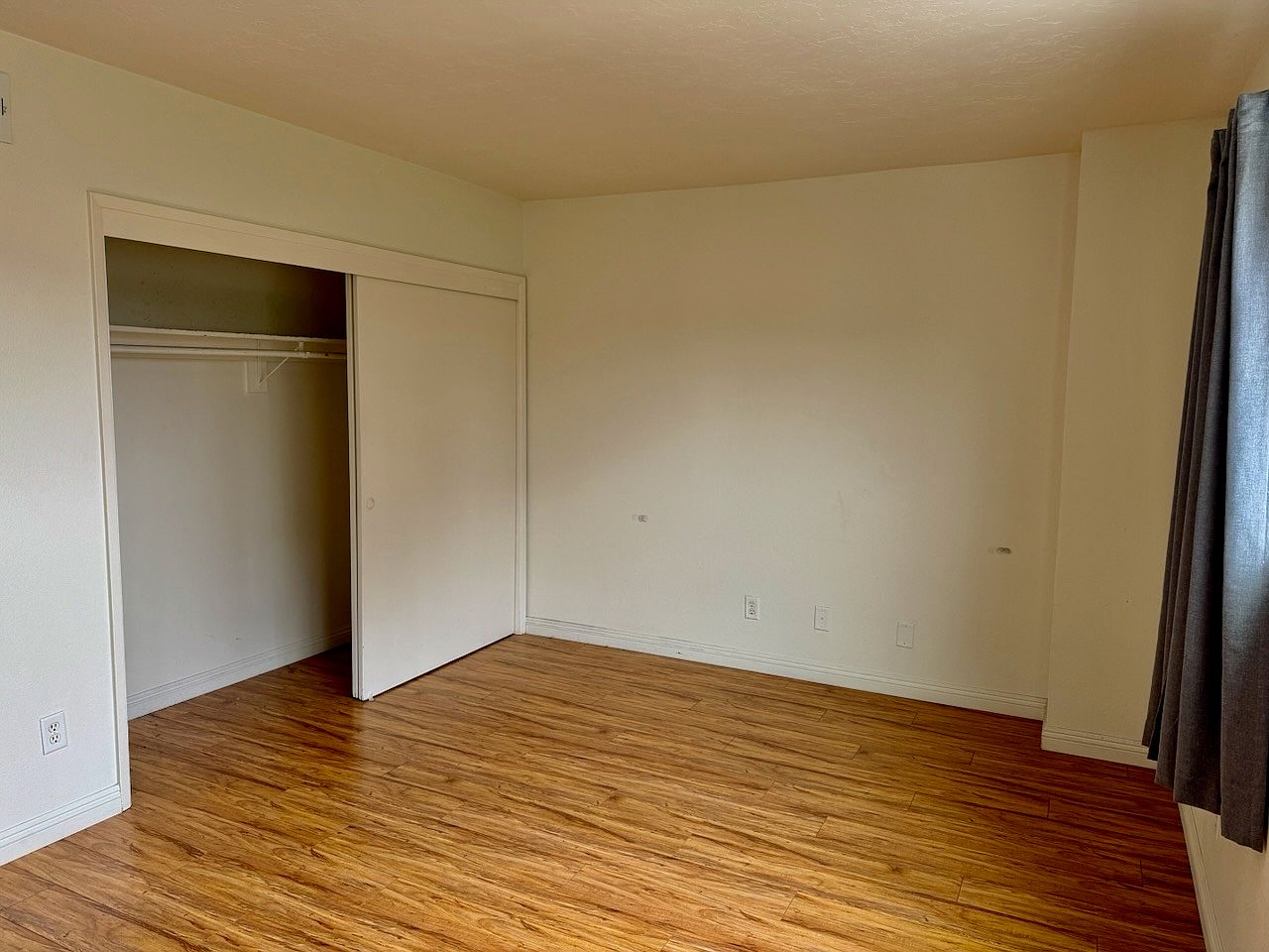 925 Grand Ave photo 3