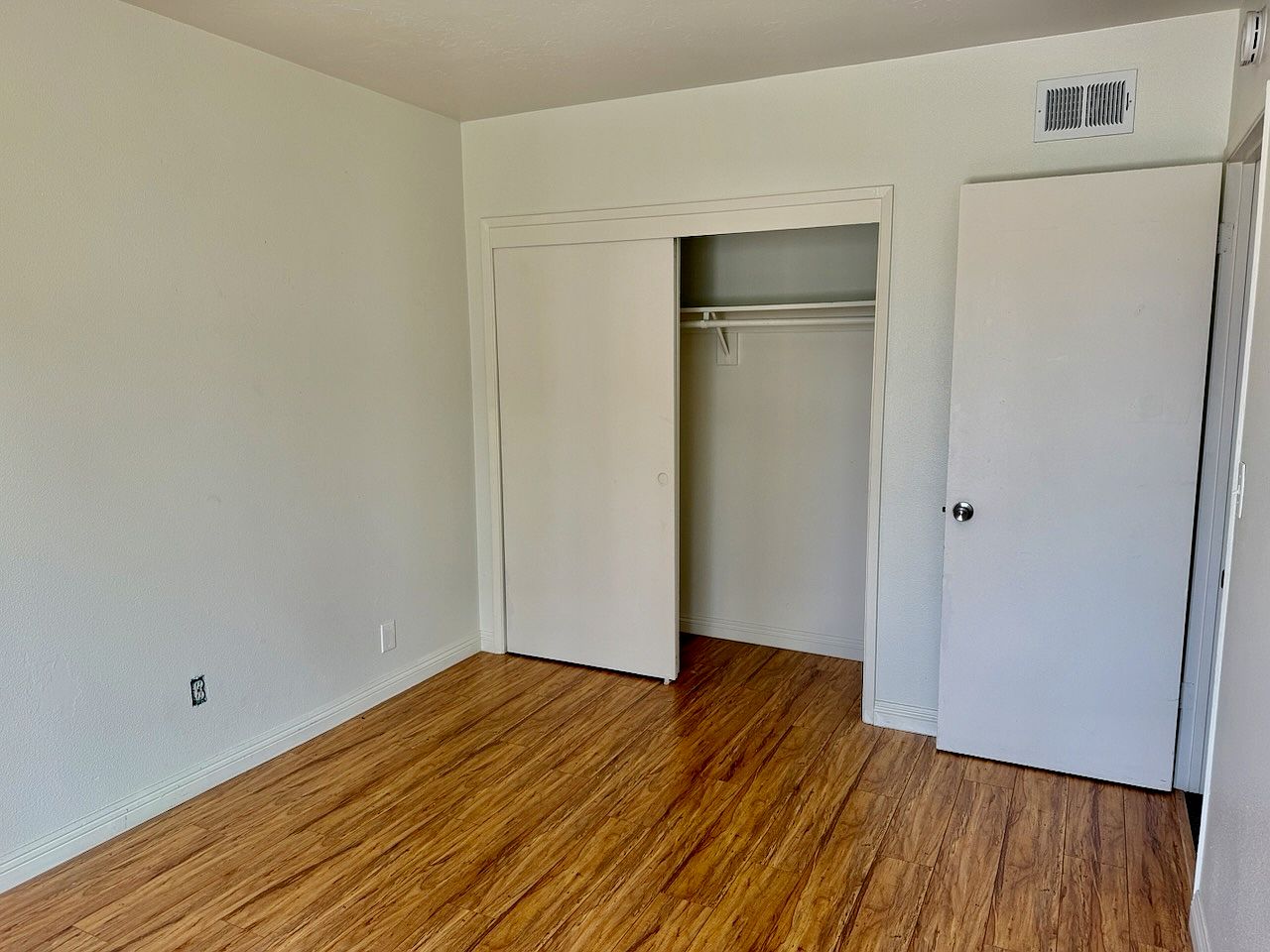 925 Grand Ave photo 5