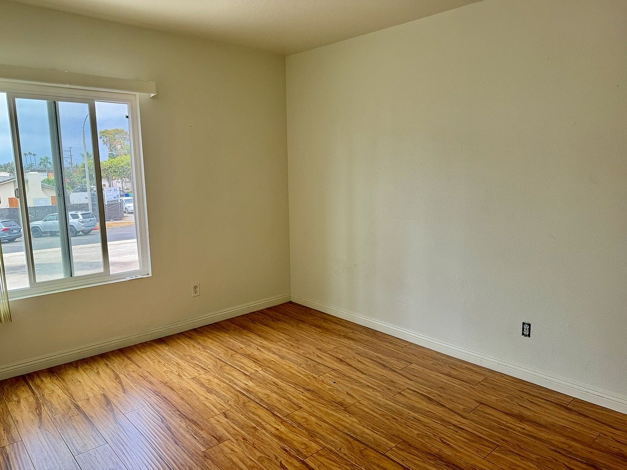 925 Grand Ave photo 4