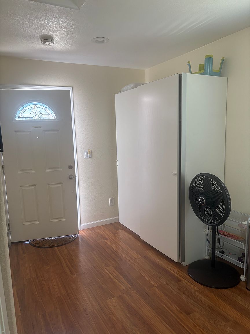 109 Sealane Ct photo 2