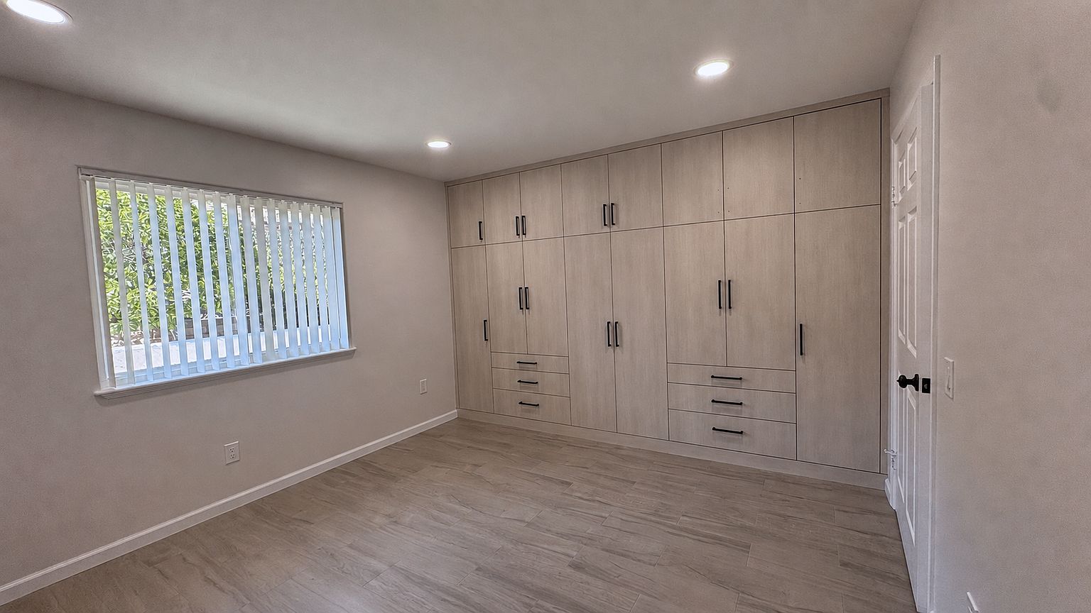 820 Jacaranda Pl photo 2