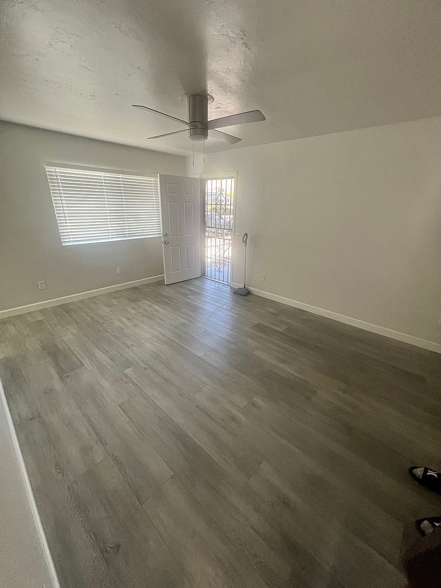 4875 Franklin Ave photo 4