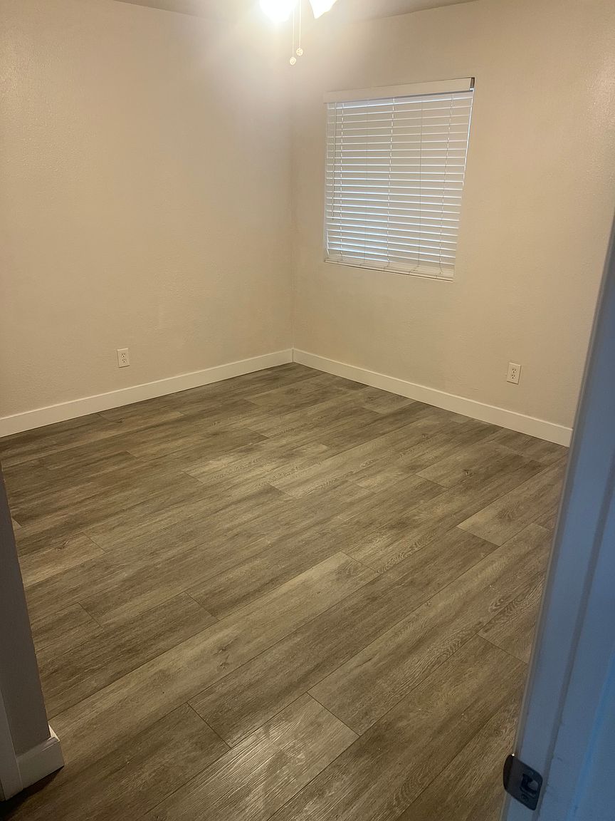 4875 Franklin Ave photo 3