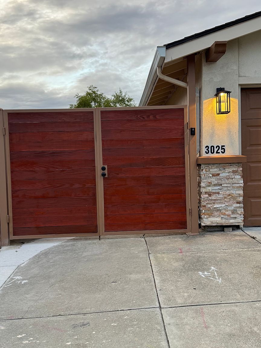 3025 Stonehenge Rd photo 2