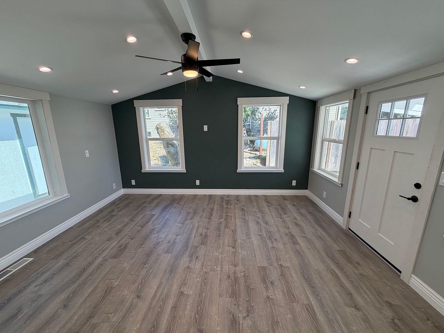 2BR/2BA Single Family House on Furlong Rd · Sebastopol photo 2