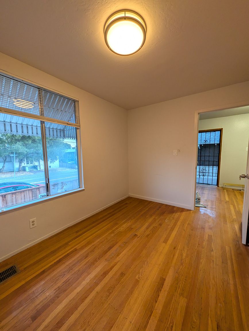 1619 Ashby Ave photo 4