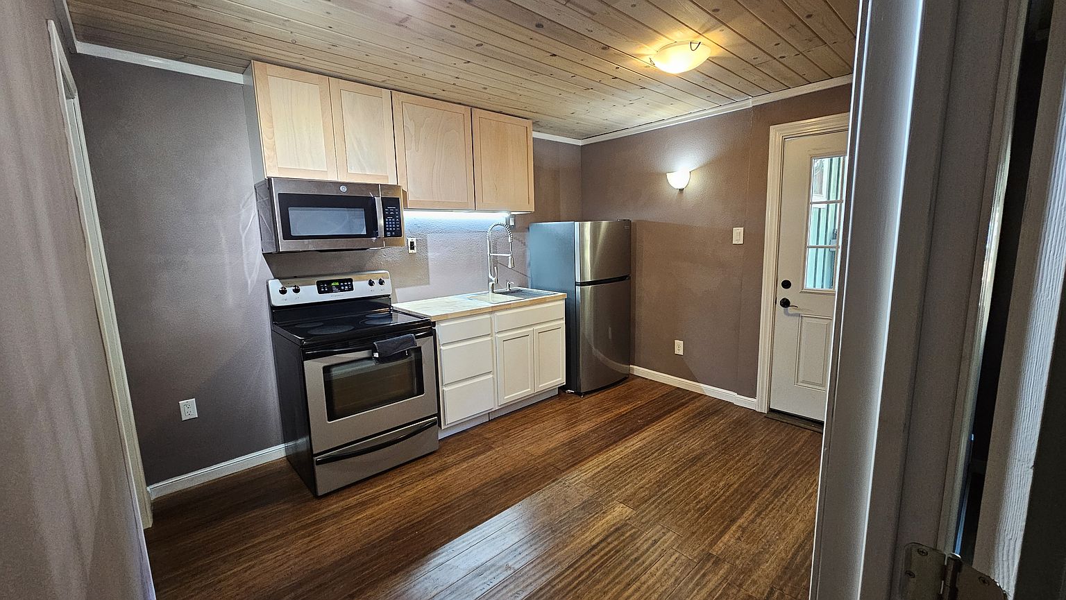630 Robinhoods Holw photo 2