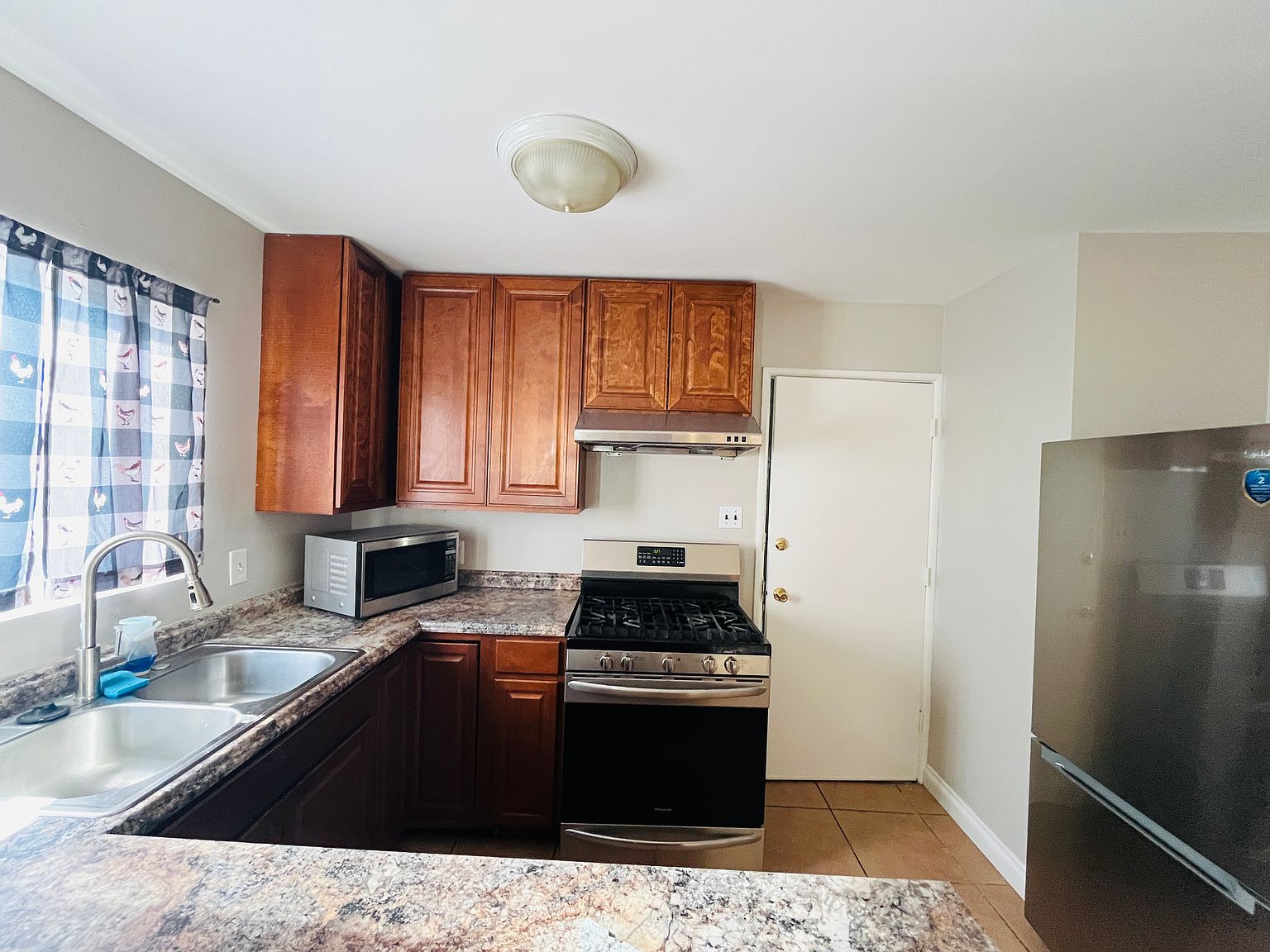 215 E Connecticut Ave photo 5