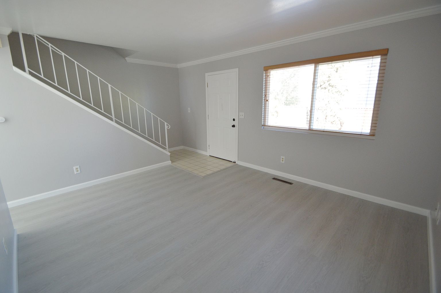 807 Palomino Dr photo 3