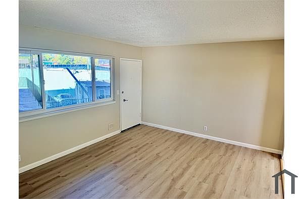 587 105th Ave photo 4