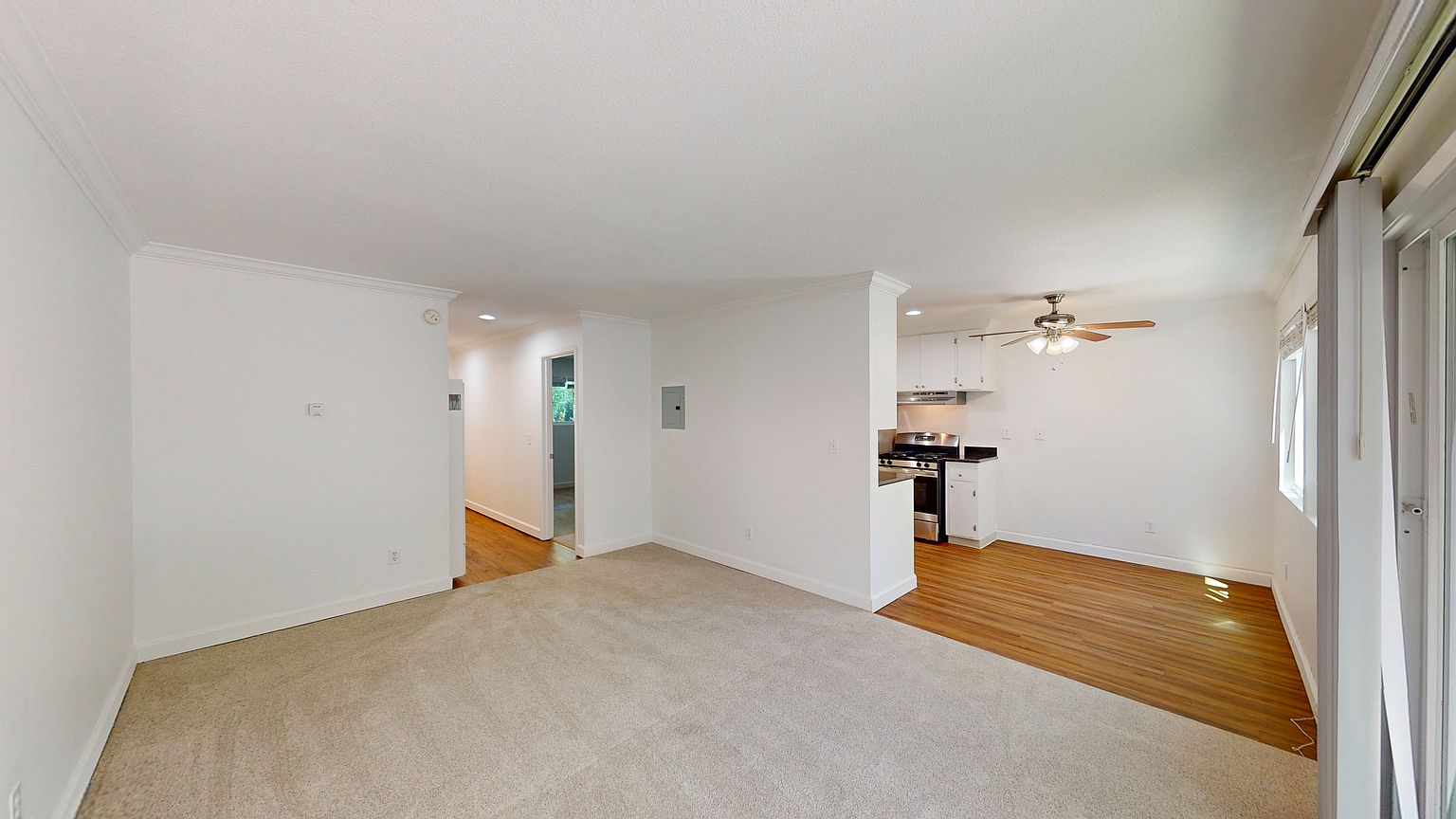 2BR/1BA Apartment on Ignacio Boulevard · Novato photo 3