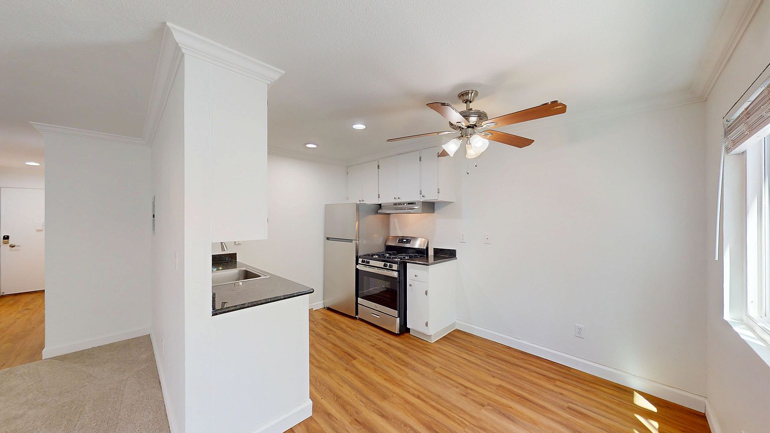 2BR/1BA Apartment on Ignacio Boulevard · Novato photo 4