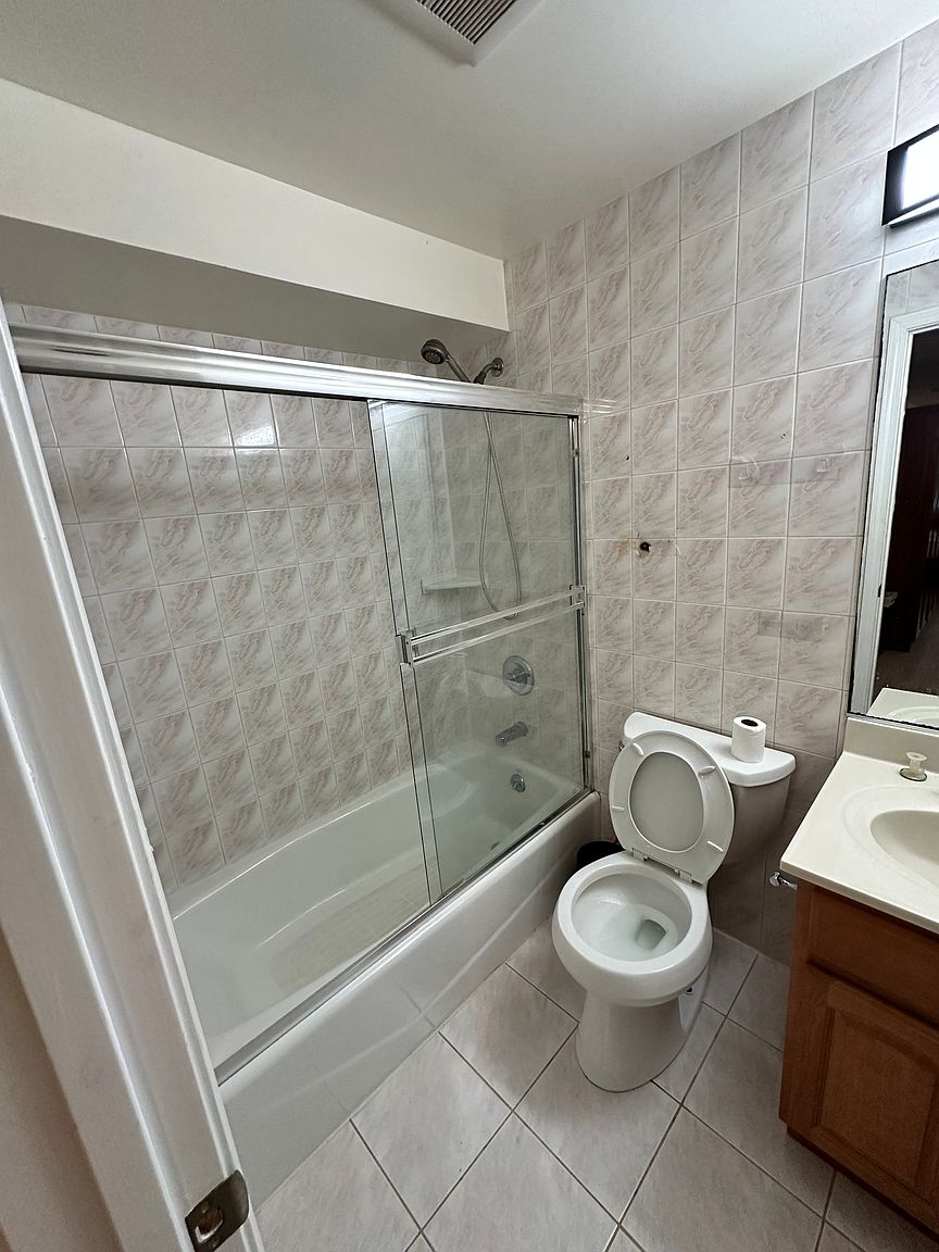 92 Meadowbrook Dr photo 3