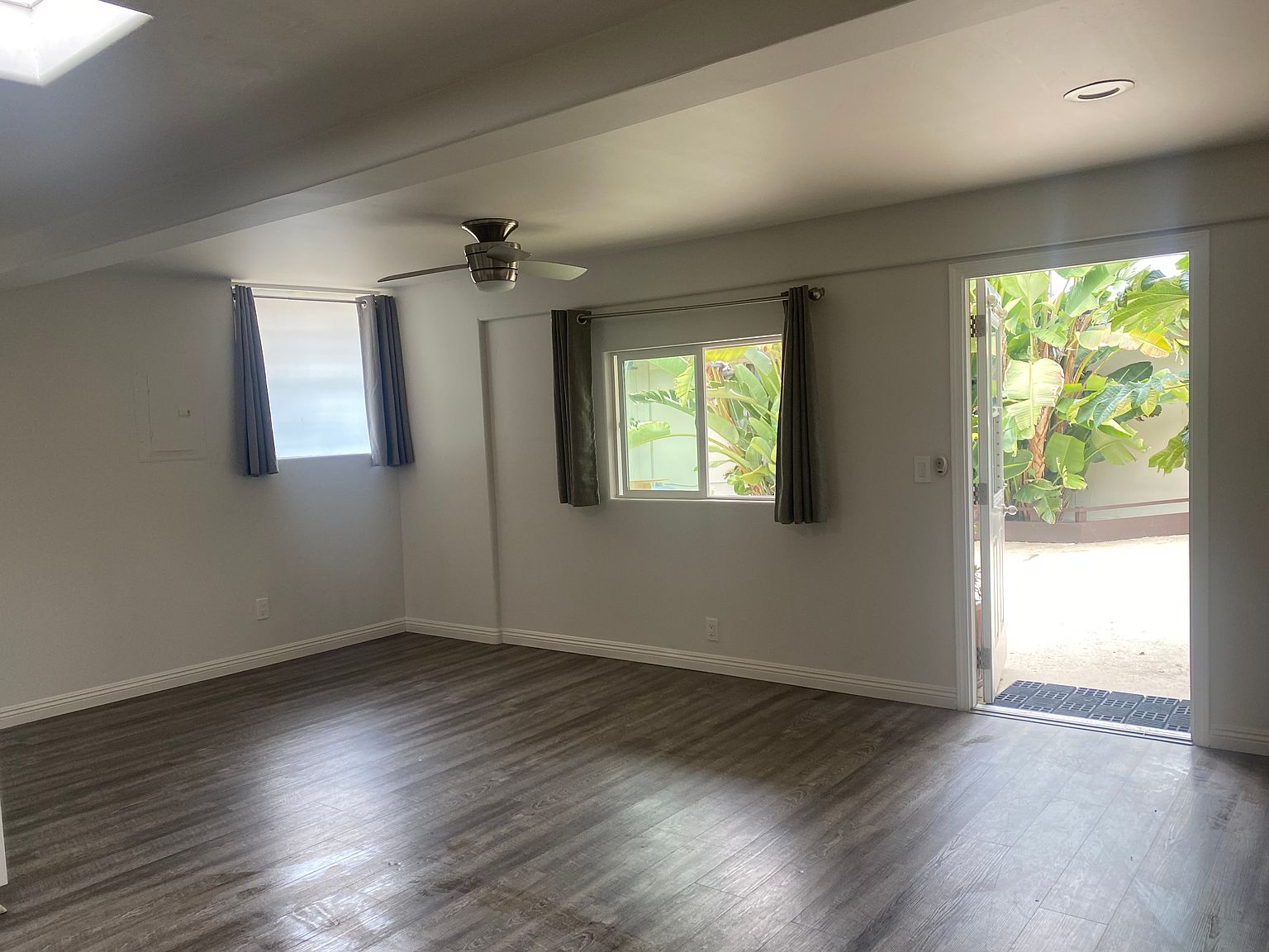 600 Rosemont St photo 2