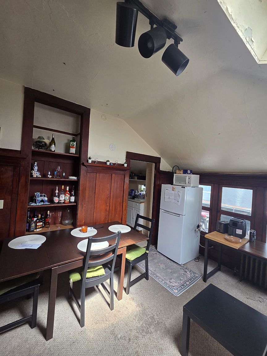 2431 College Ave photo 4