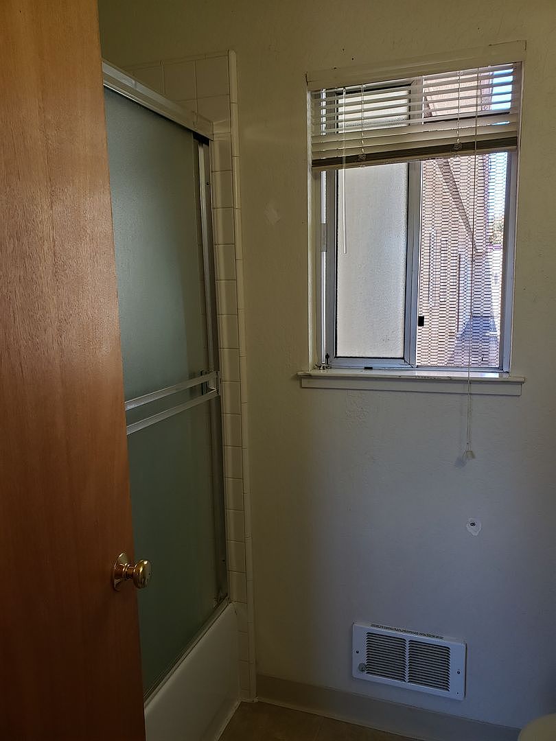 210 Locust St unit #5 photo 5