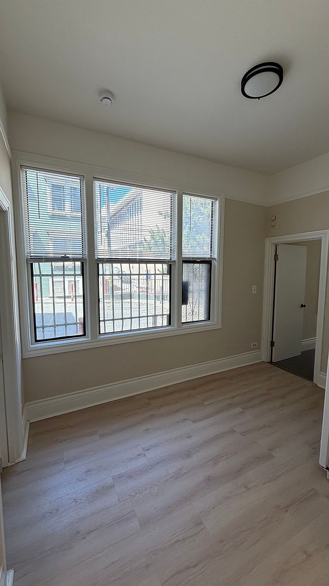 Condos on Broadway St · San Francisco photo 5