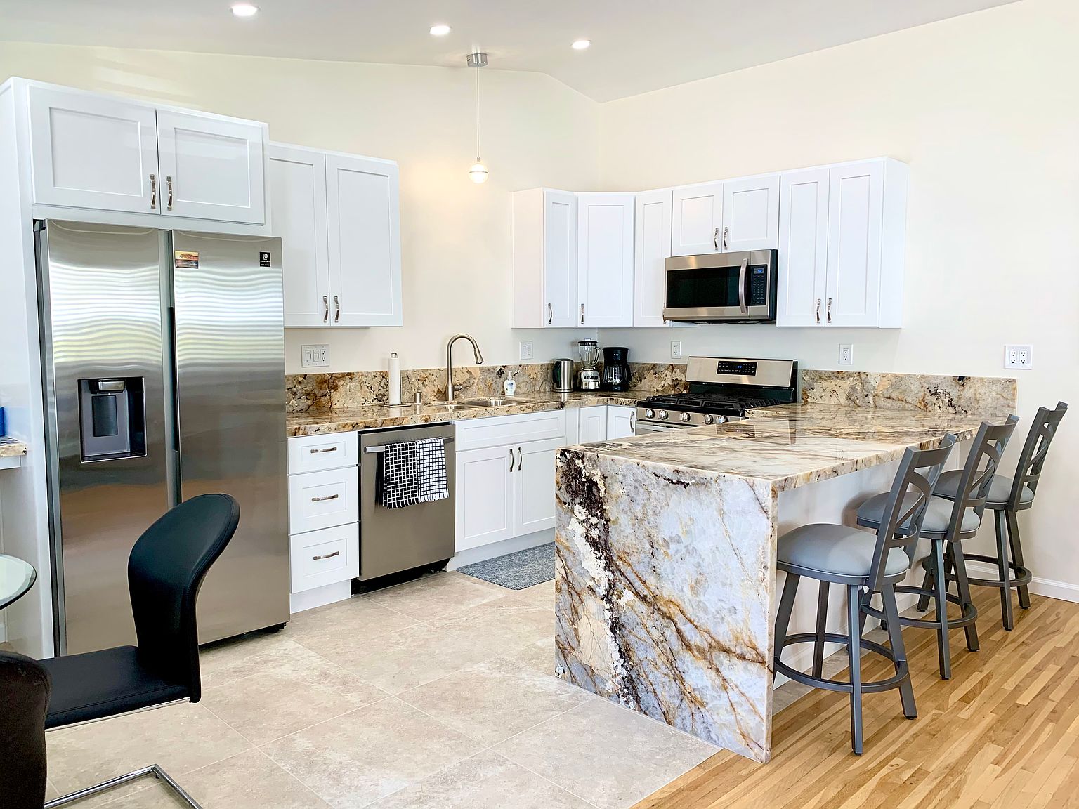 7680 La Jolla Blvd photo 3