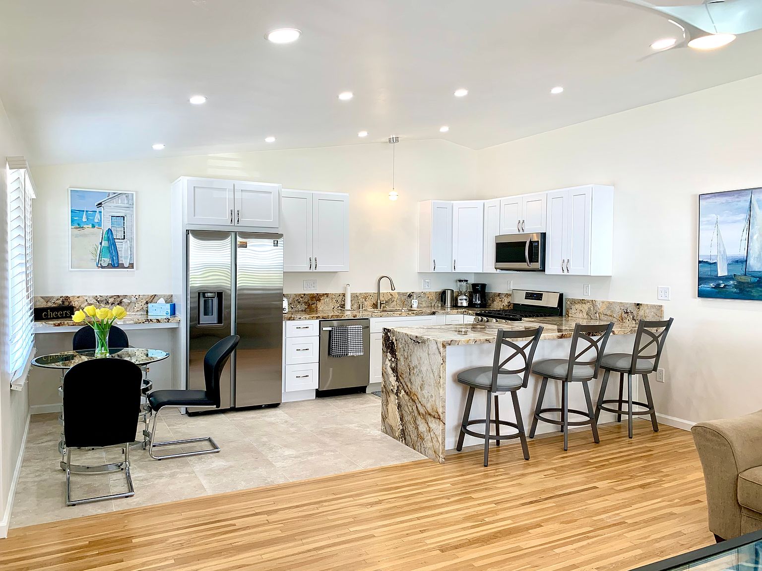 7680 La Jolla Blvd photo 2