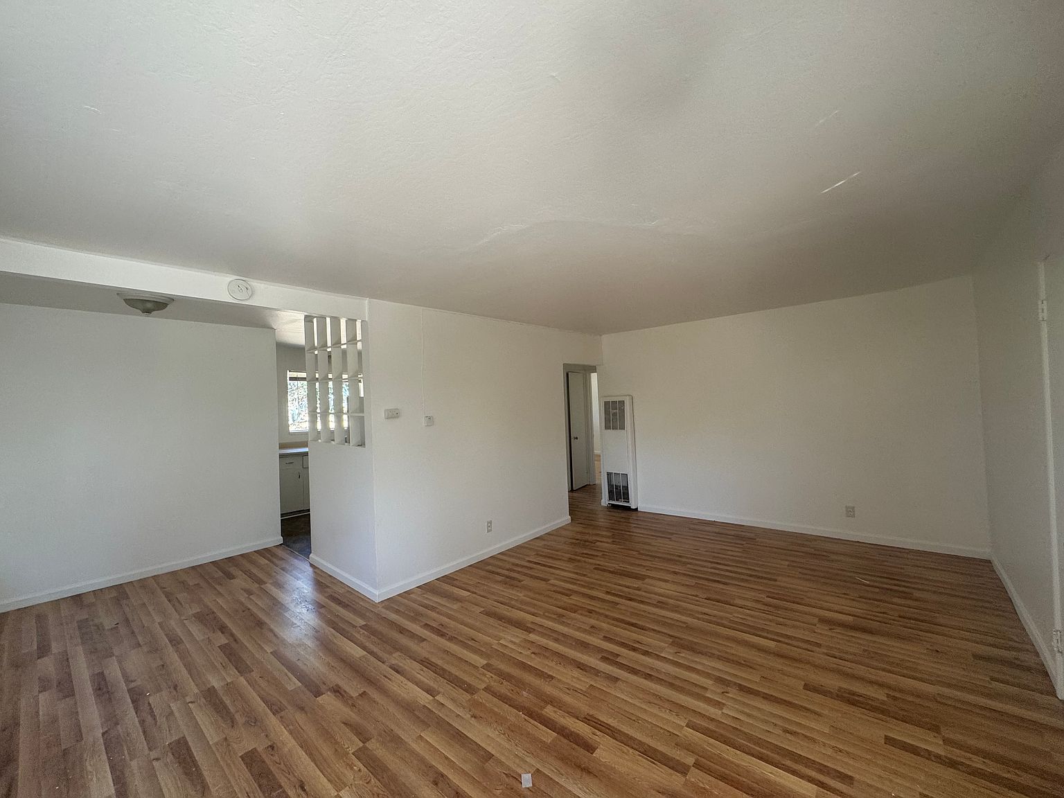 545 Hichborn St photo 4
