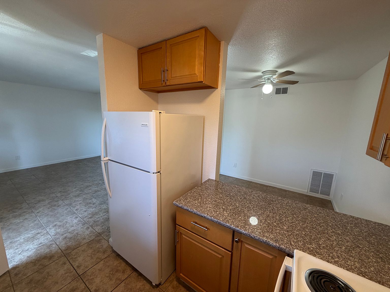 1845 Robin Ln photo 5