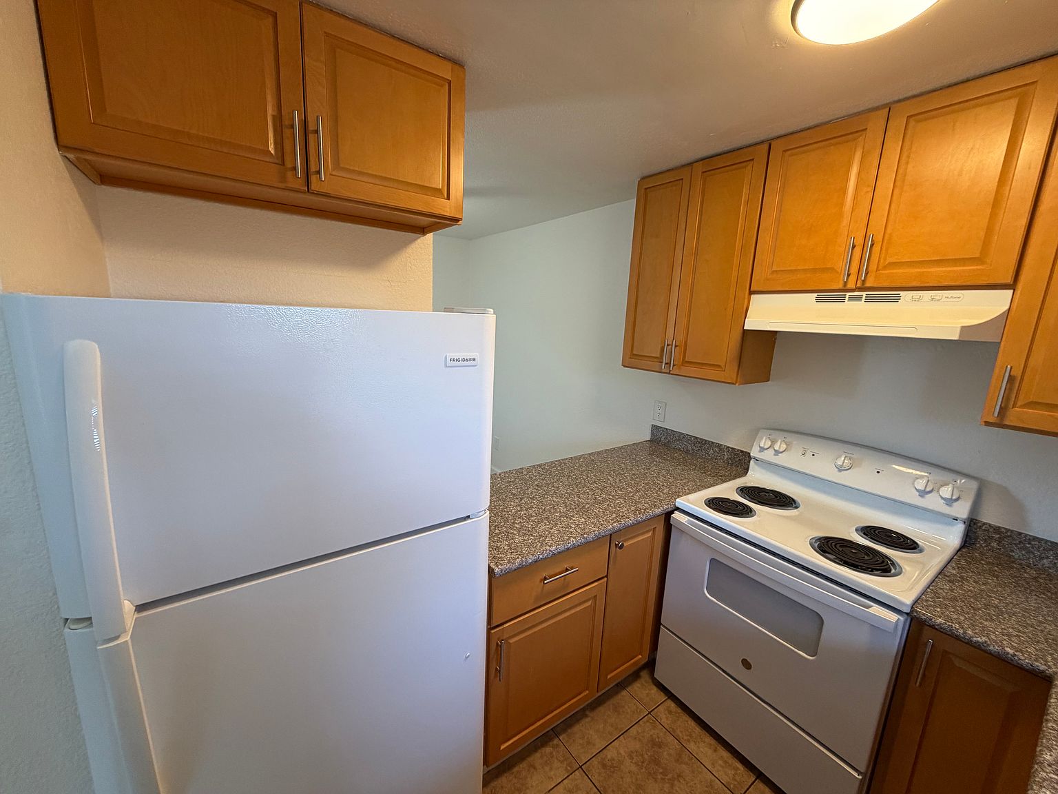 1845 Robin Ln photo 3