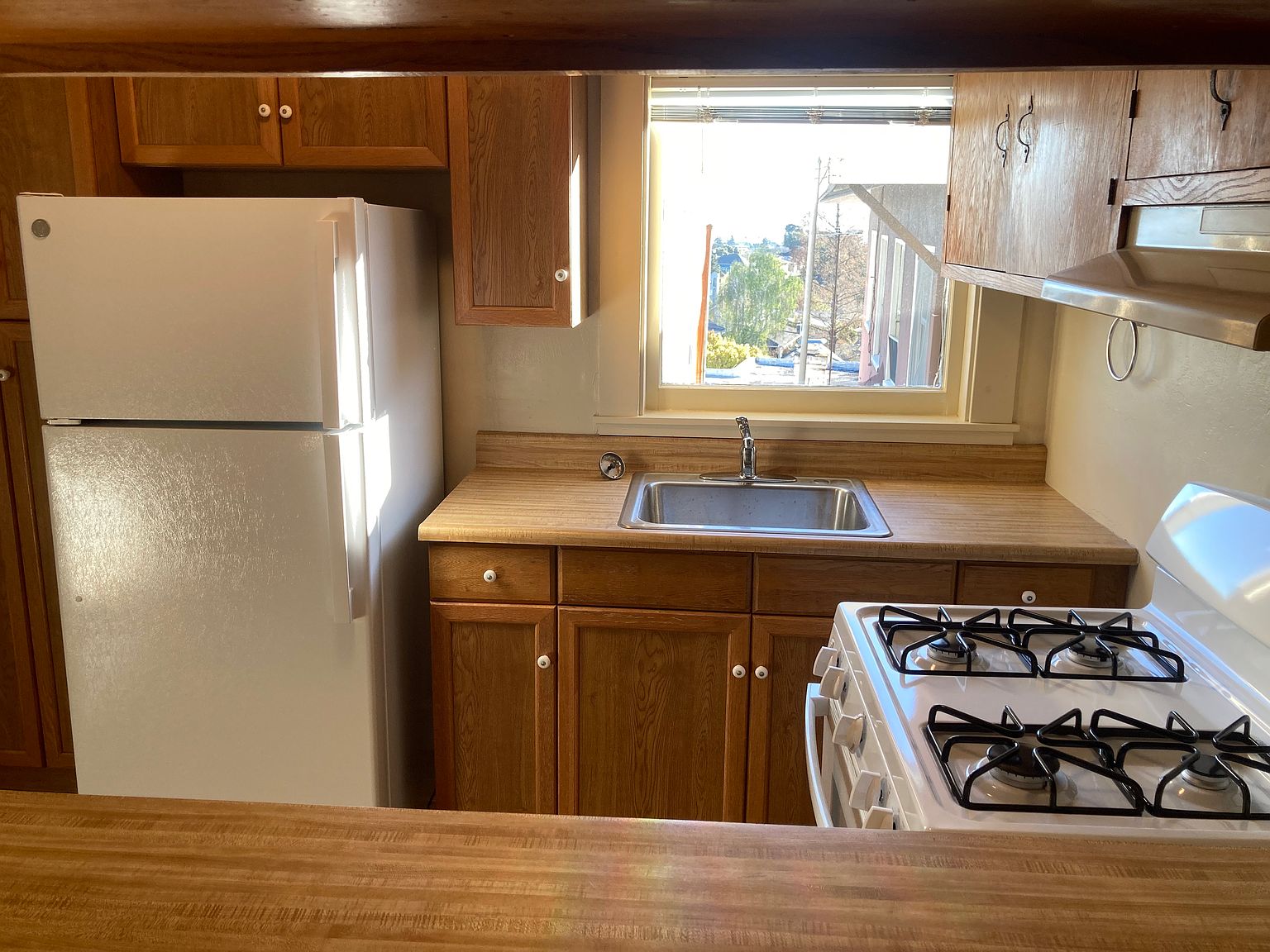 Apartments on San Sebastian Ave · Oakland photo 3