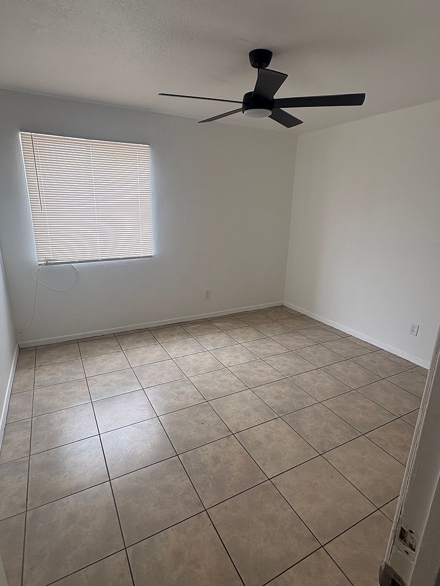 2715 E Marconi Ave photo 5