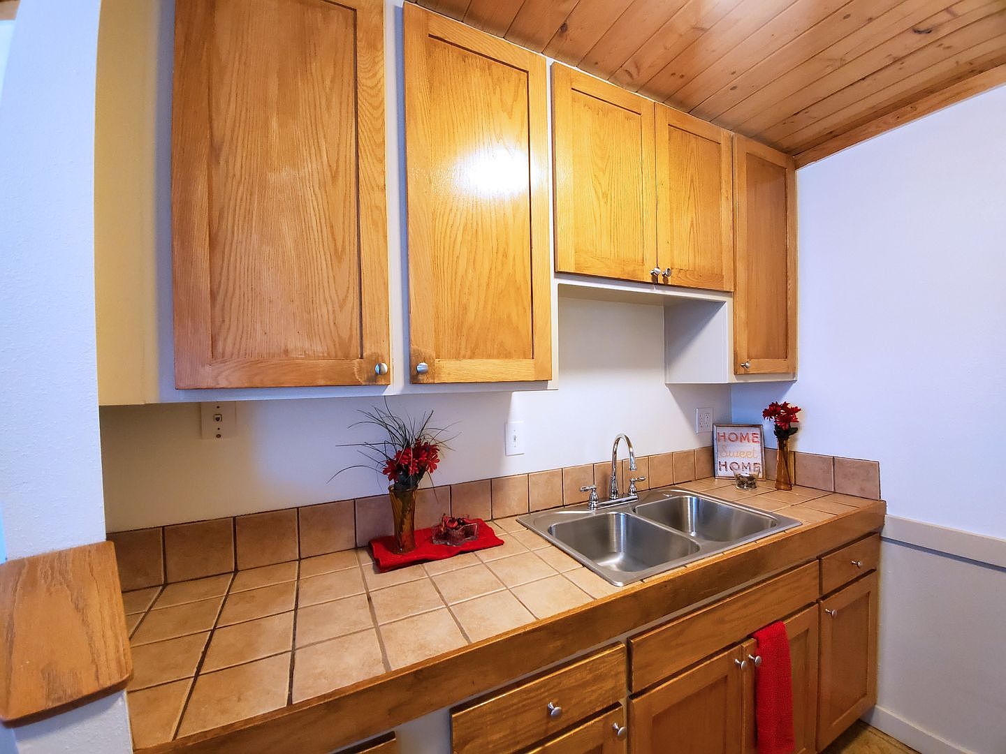 1 beds  1.0 baths photo 2