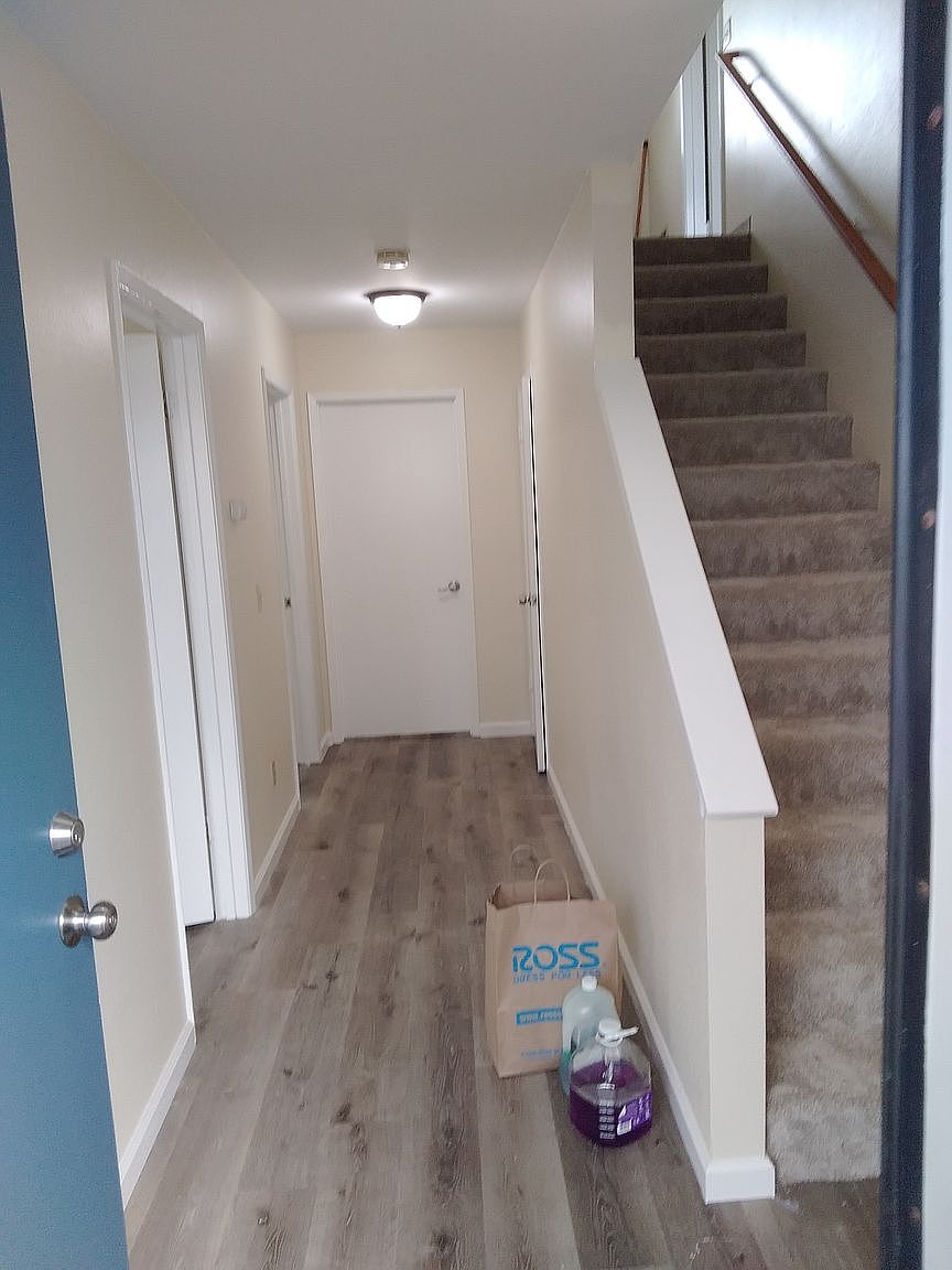 14 Stender Ave photo 2