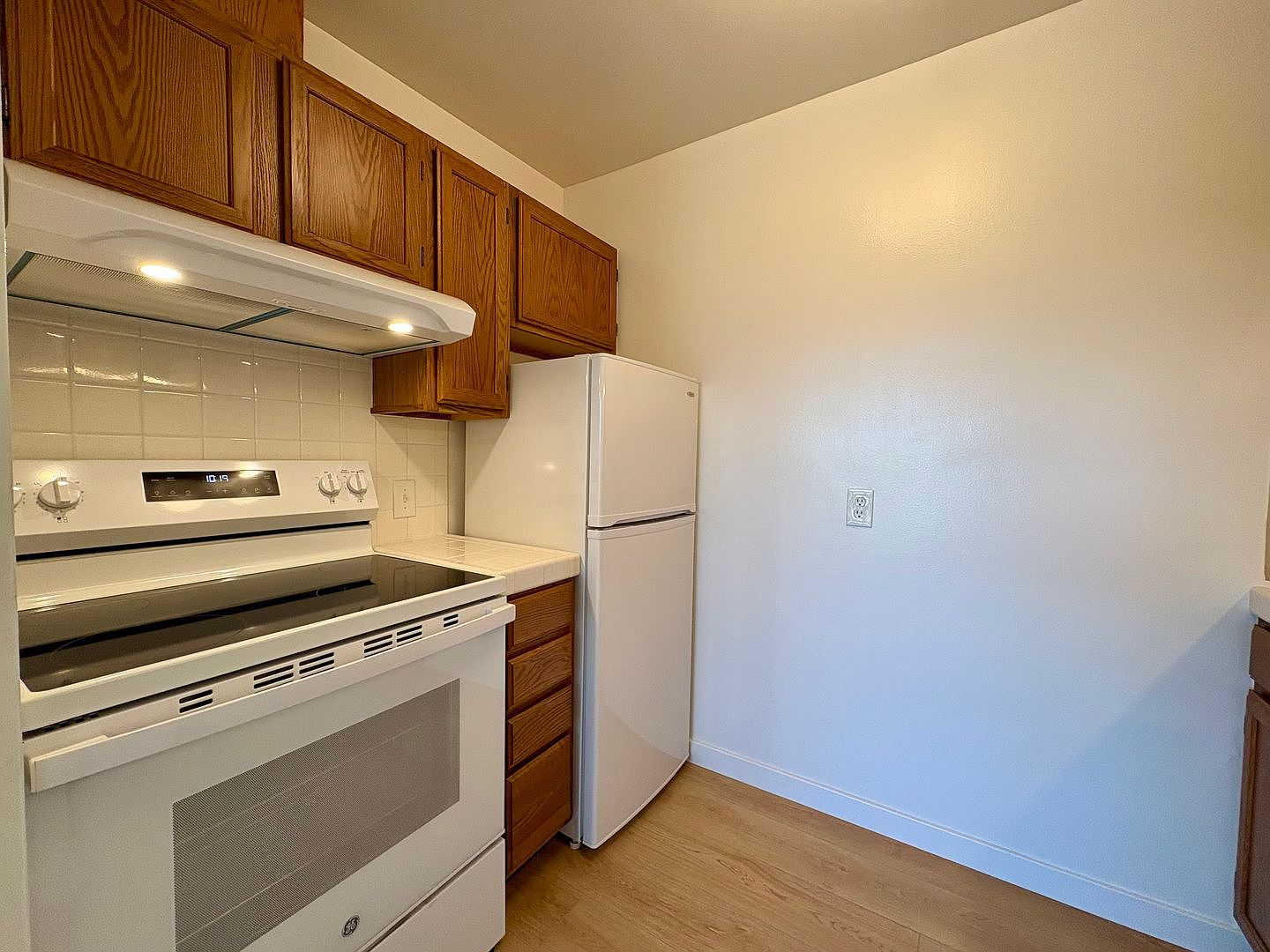 Apartments on Gomez Way Unit 14 · Mill Valley photo 5