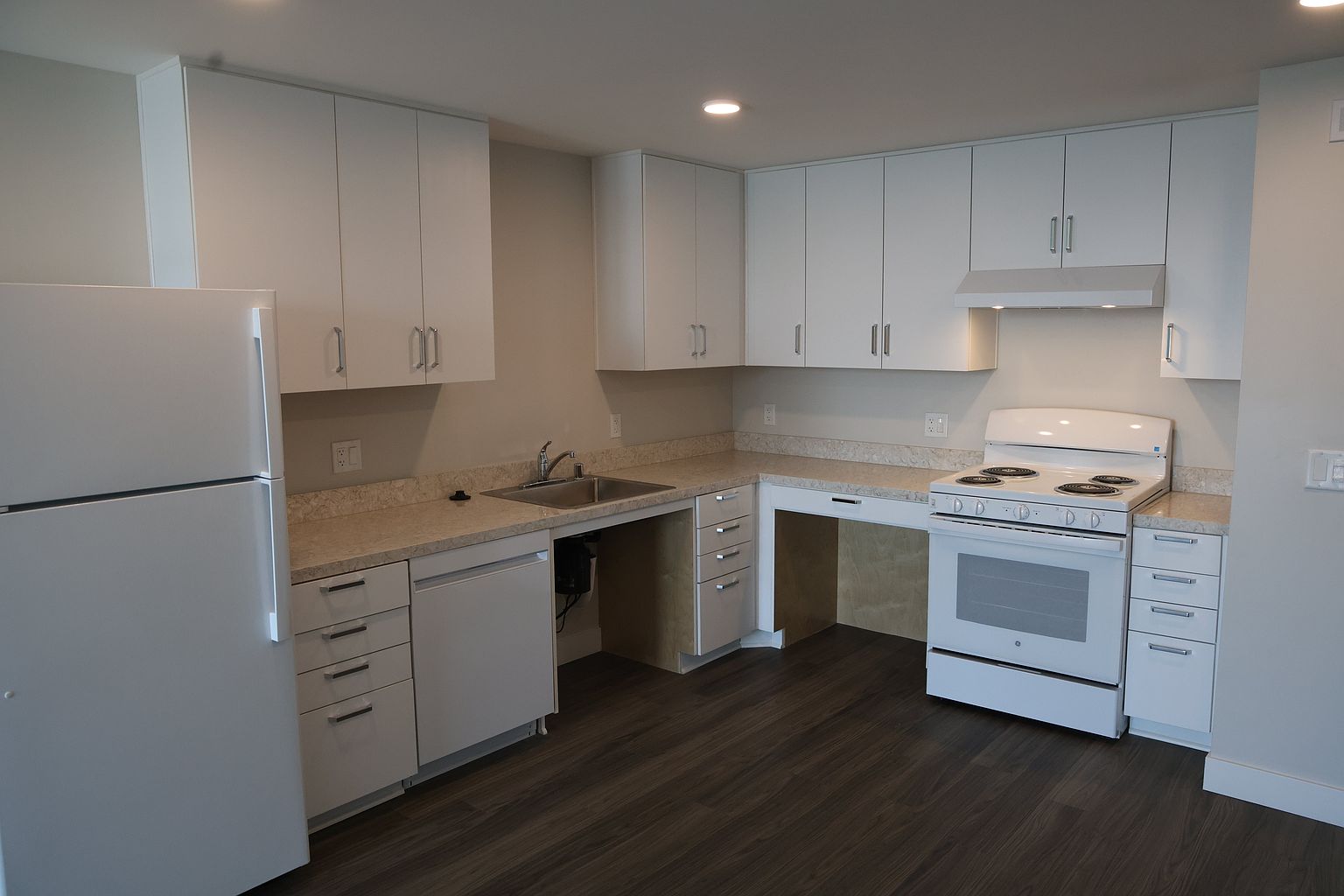 305 East St photo 5