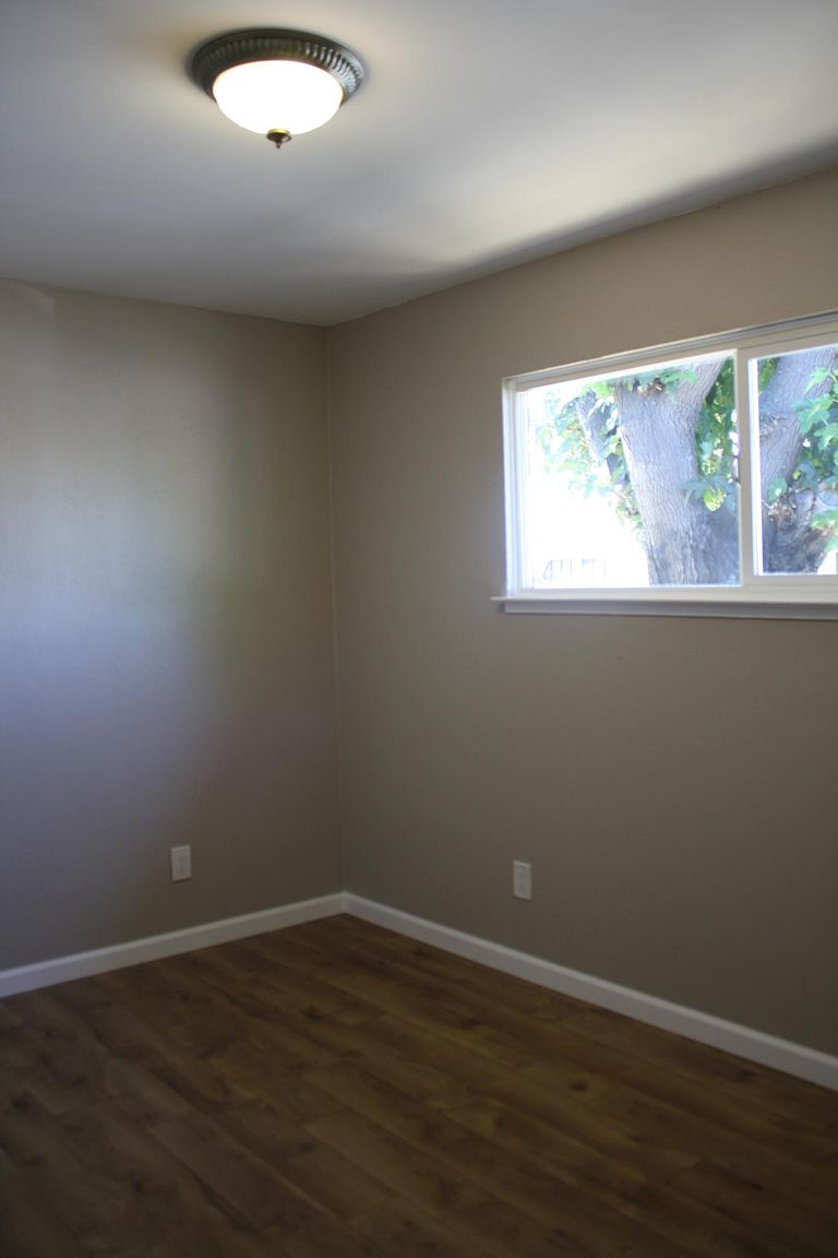 259 Selwyn Dr photo 4