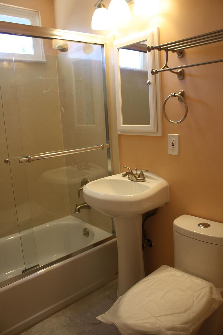 259 Selwyn Dr photo 2