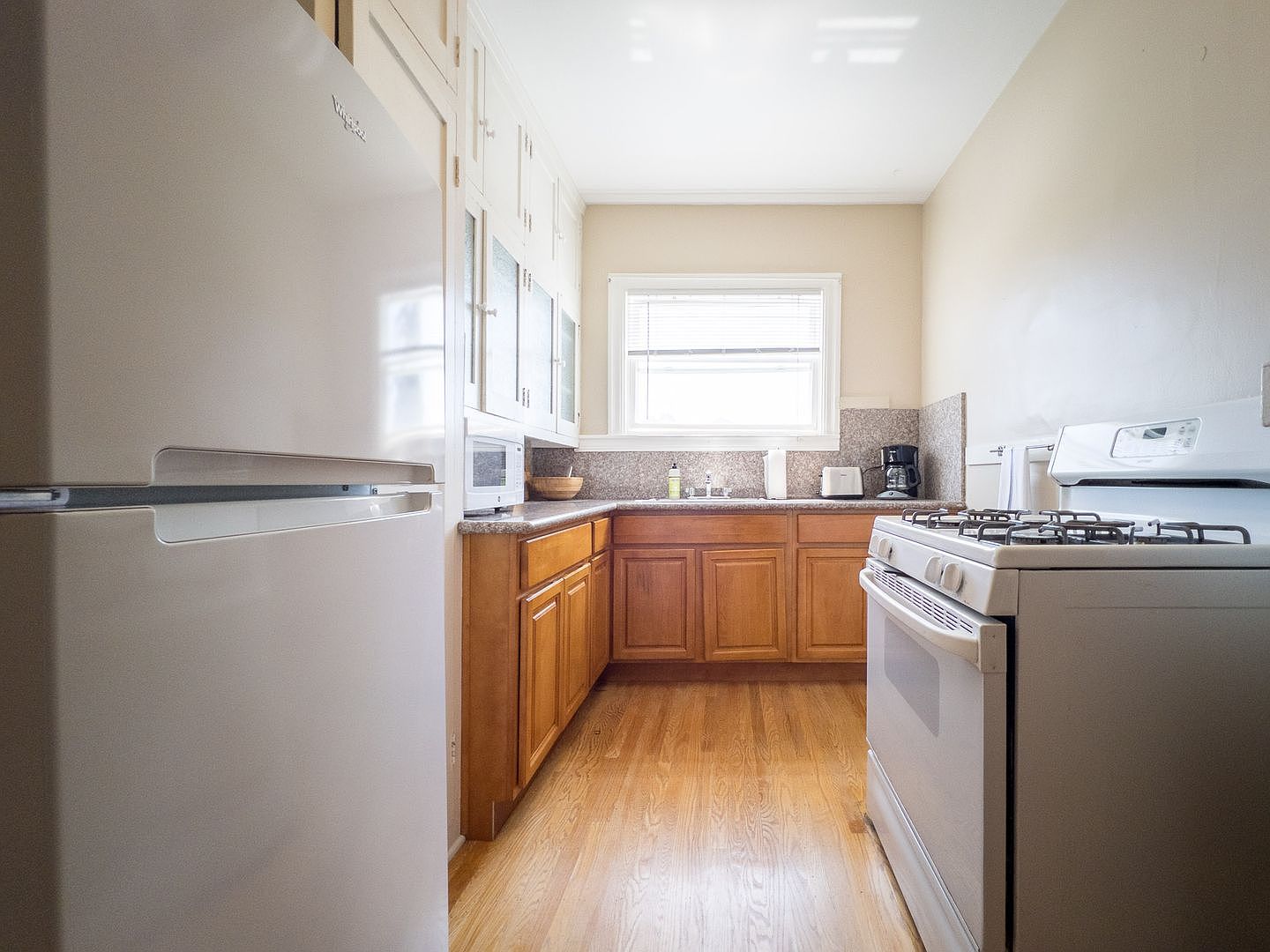 427 38th St unit 8 (furnished) photo 2