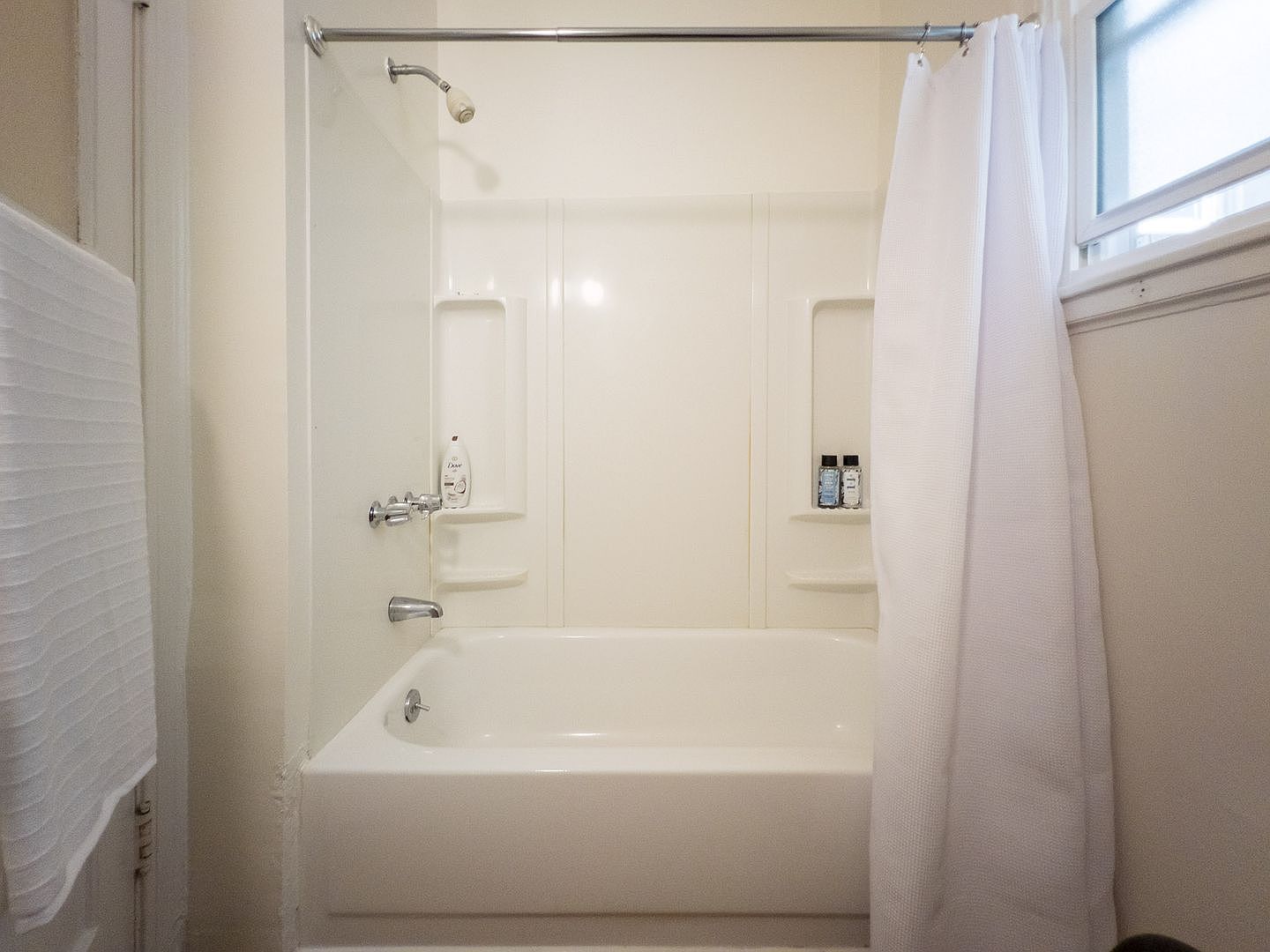 427 38th St unit 8 (furnished) photo 4