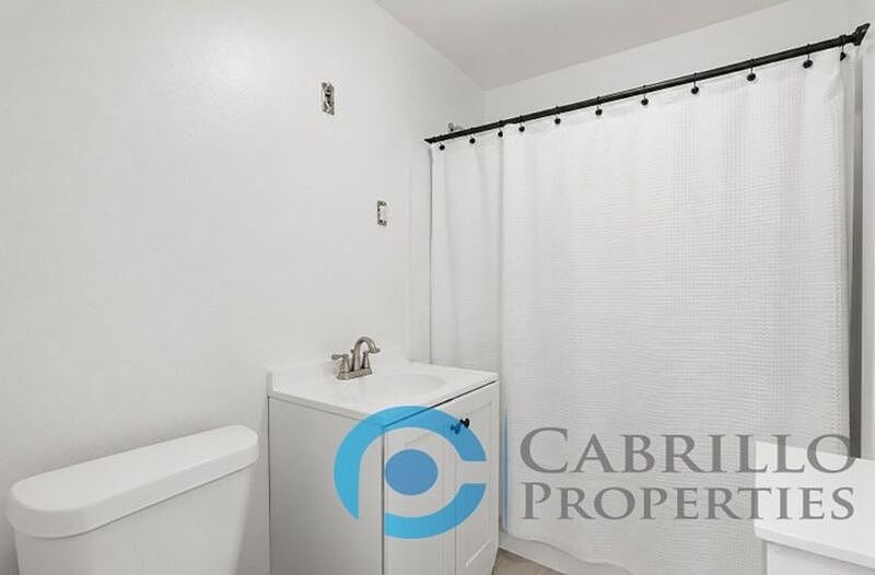 2933 Prospect St photo 4