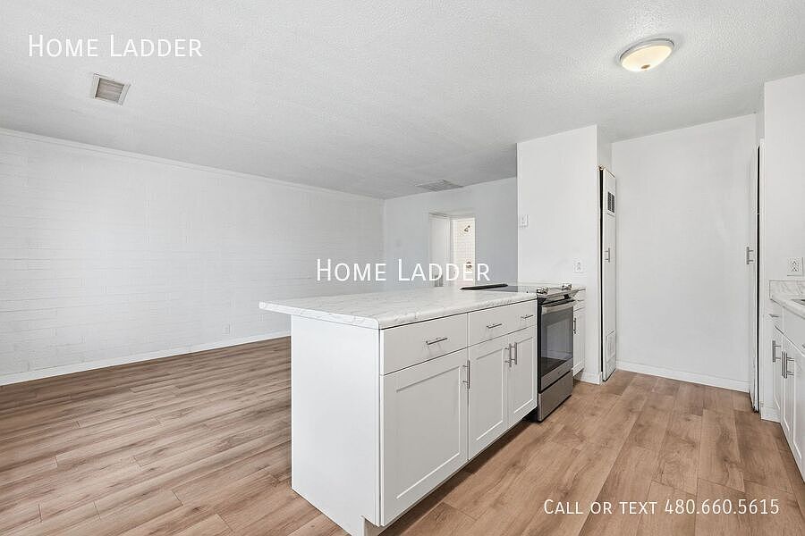 1332 S Priest Dr photo 2