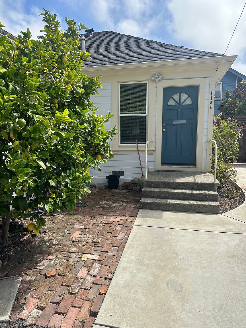 2439 10th St photo 2