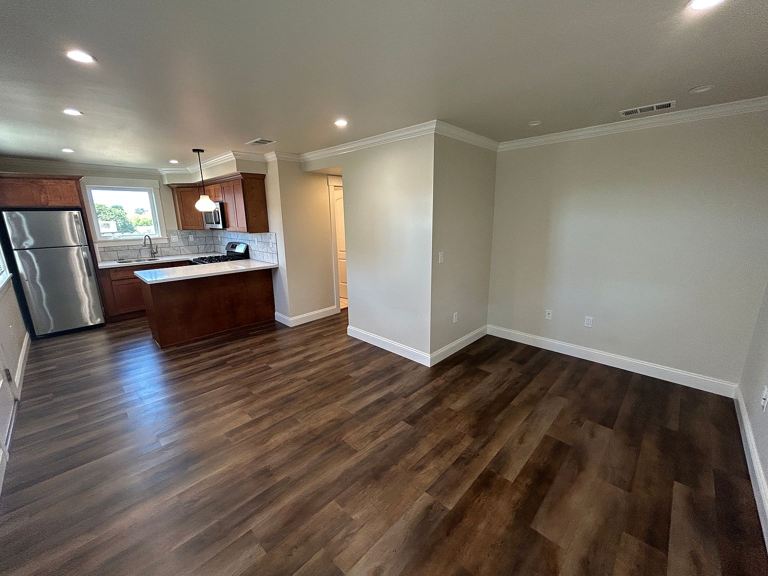 715 Sacramento St photo 2
