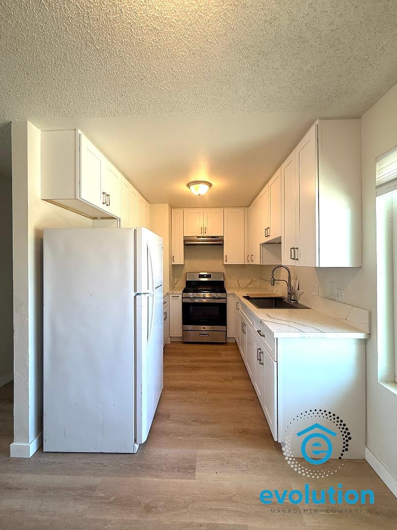 3734 Sunset Ln photo 2