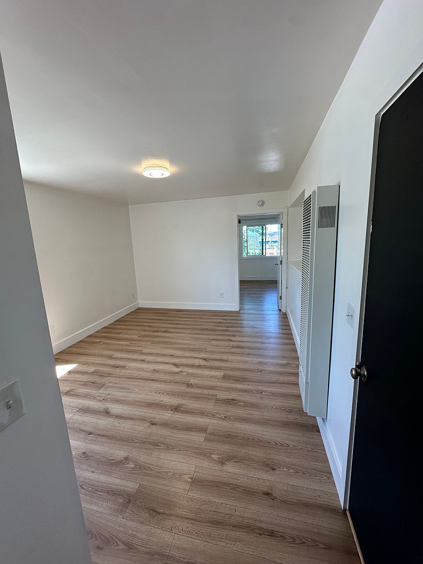 Apartments on Louise St · San Rafael photo 2