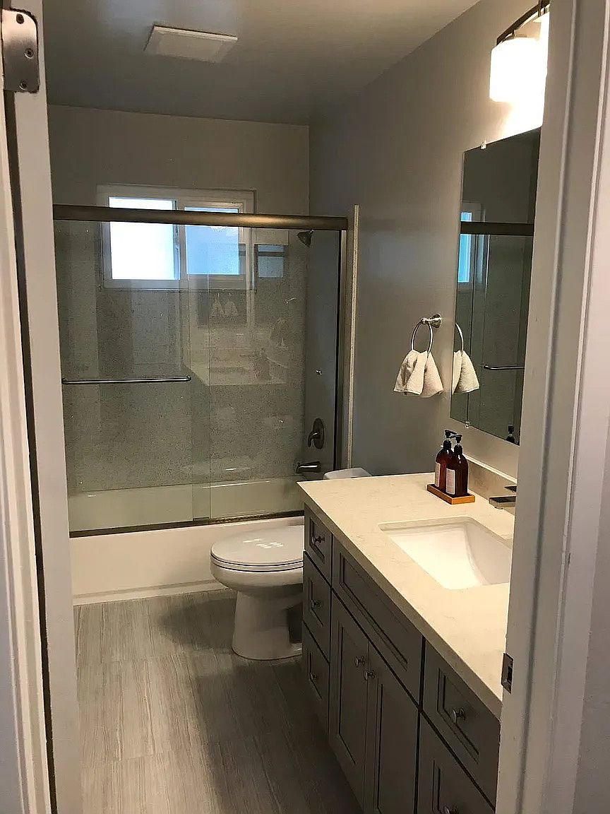 945 S Park Victoria Dr photo 3