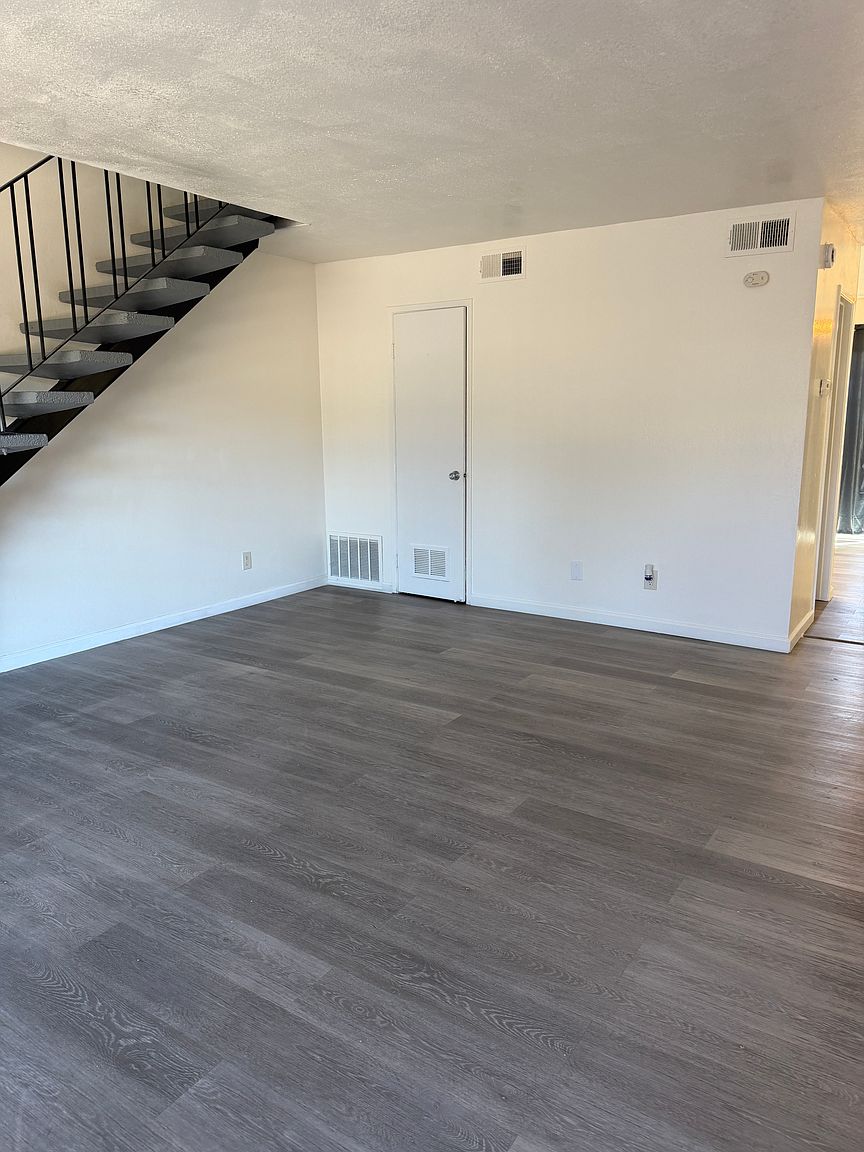 1218 Dana Dr photo 3