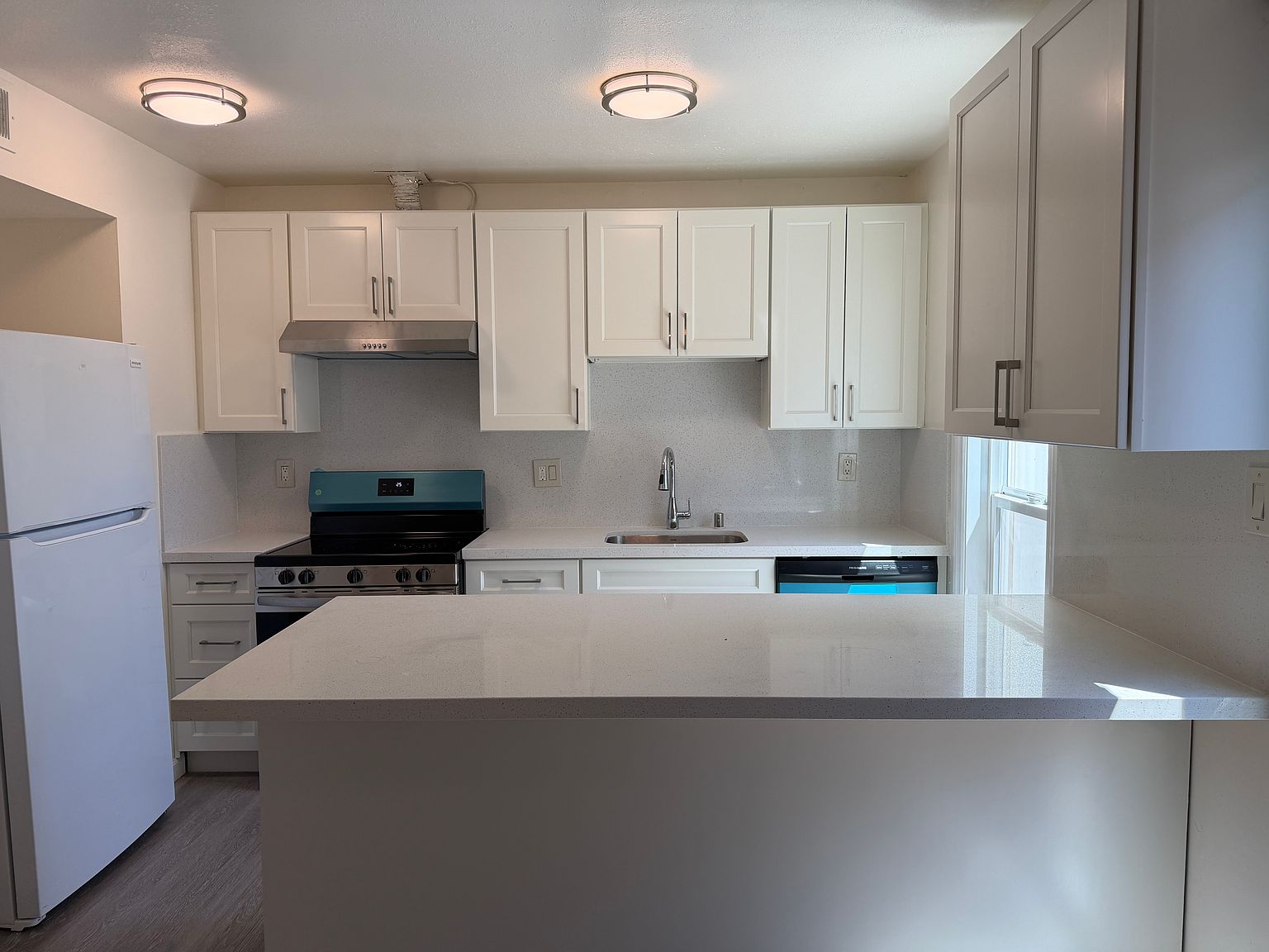 1218 Dana Dr photo 4