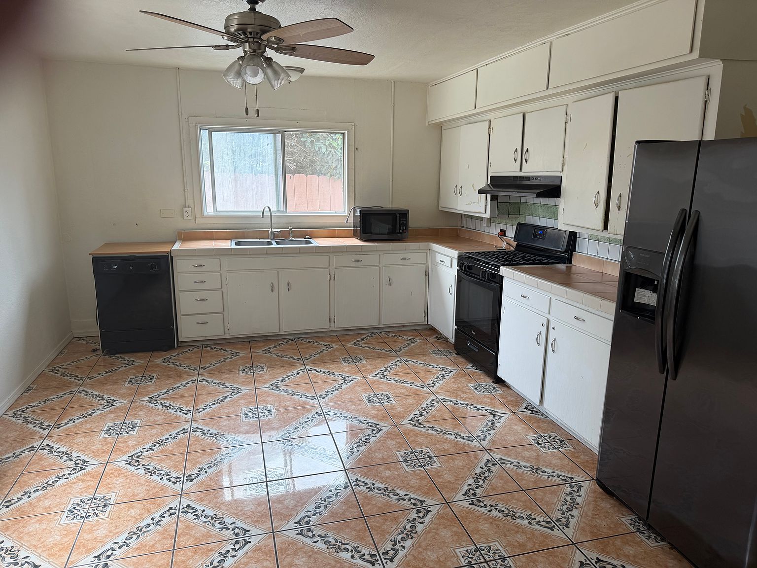 510-510 Rogge St photo 2