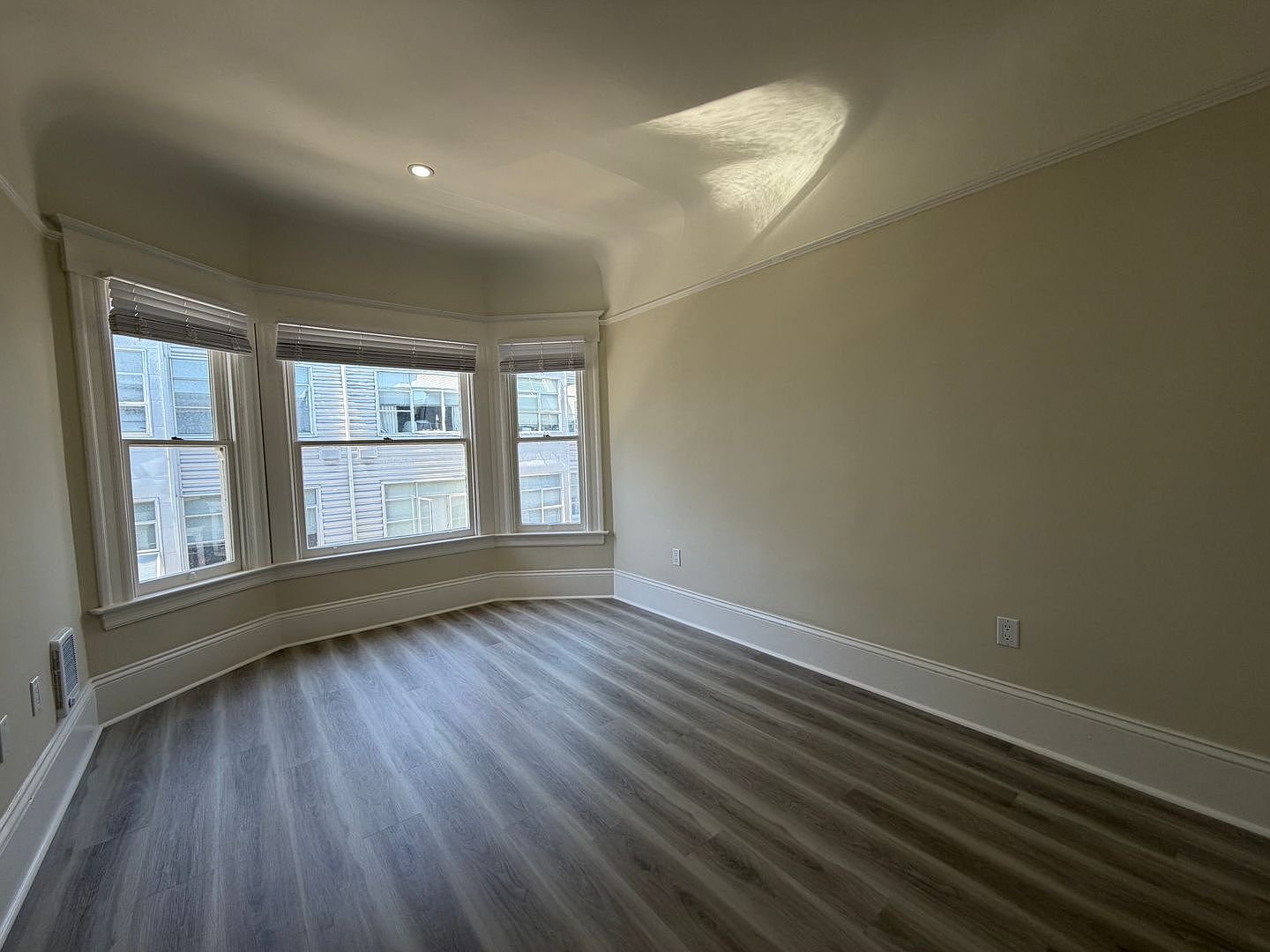 571 B Minna St photo 2