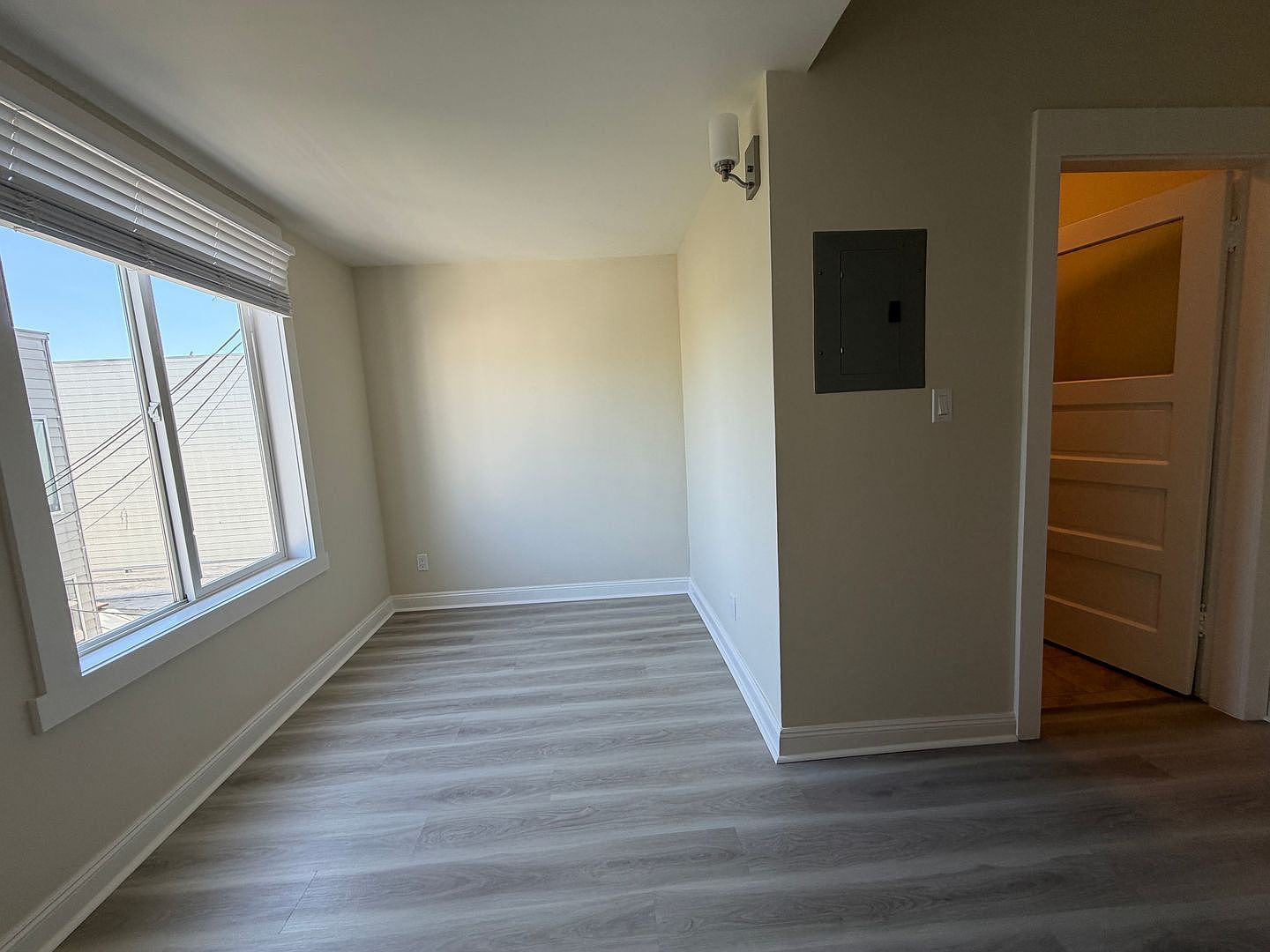 571 B Minna St photo 5