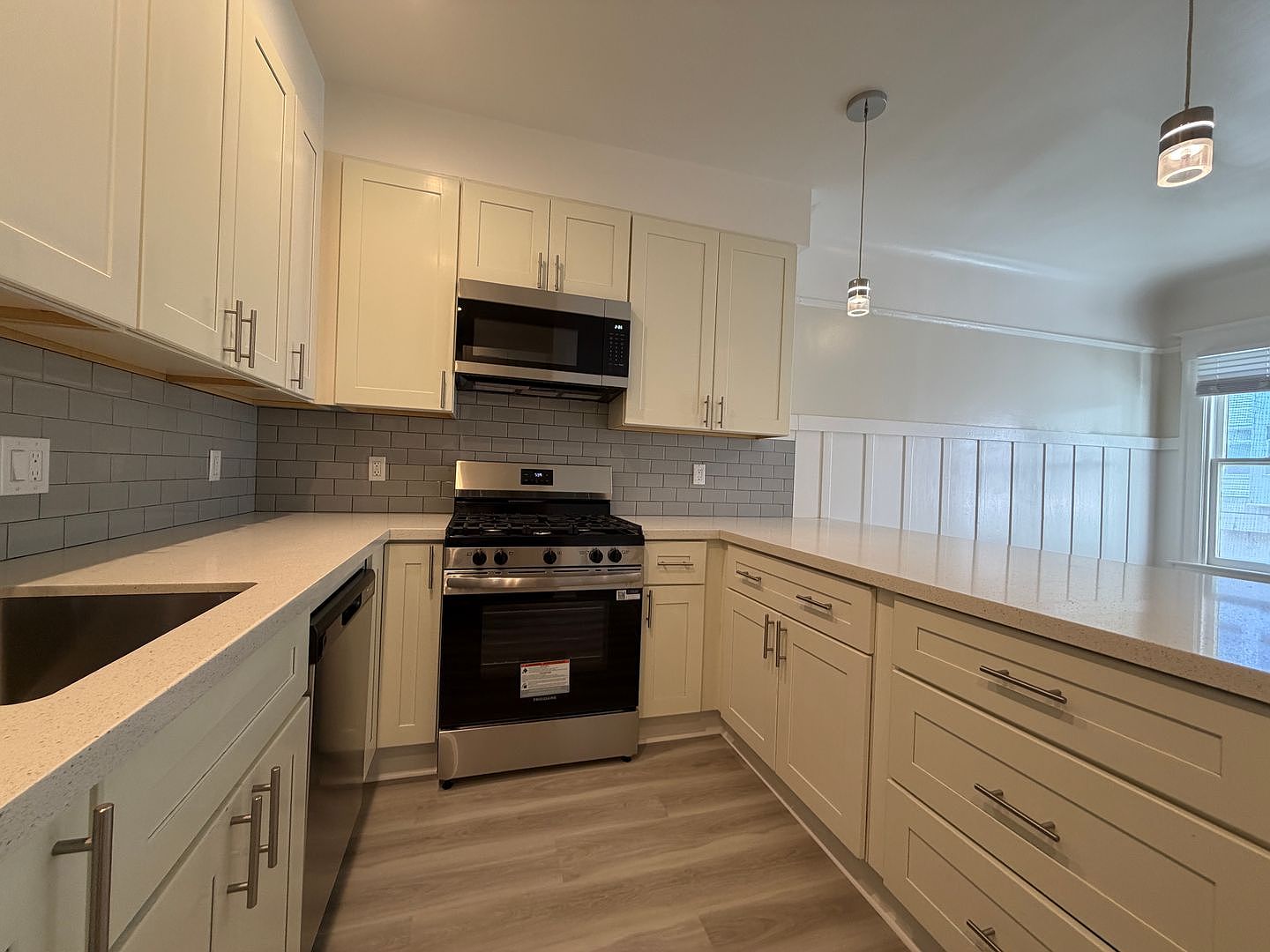 571 B Minna St photo 3