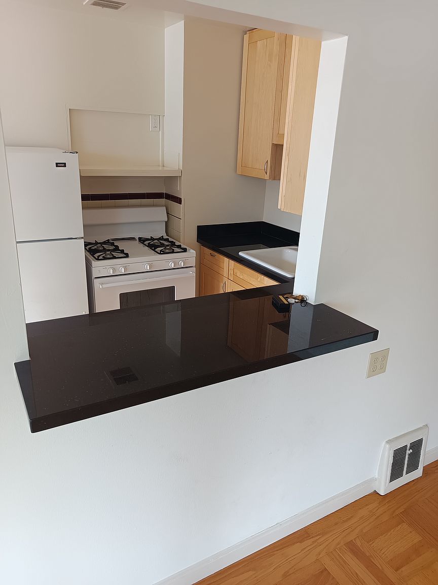1BR/1BA Apartment on Geary Blvd · San Francisco photo 3
